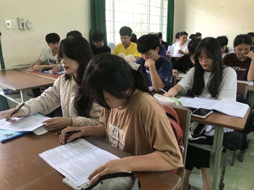 Trường học phố núi tổ chức ôn tập, sẵn sàng cho kỳ thi tốt nghiệp THPT ảnh 2