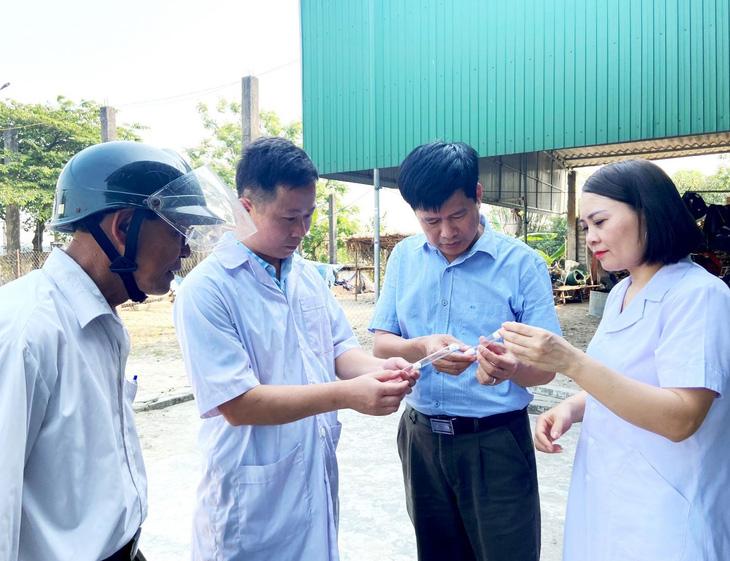 Bọ chét hút máu khiến gần 160 người bị viêm da dị ứng - Ảnh 2. Bọ chét hút máu khiến gần 160 người bị viêm da dị ứng - Ảnh 2.