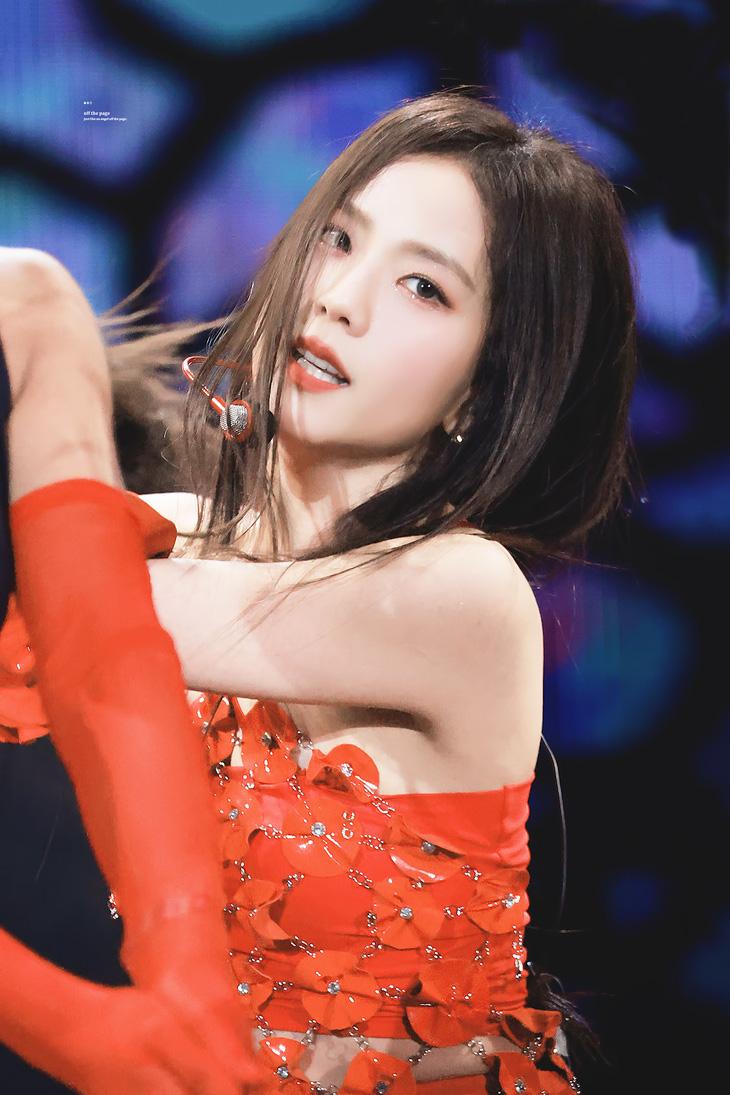 Jisoo (BlackPink) bị chê nhảy cứng, người hâm mộ bênh vực - Ảnh 3.