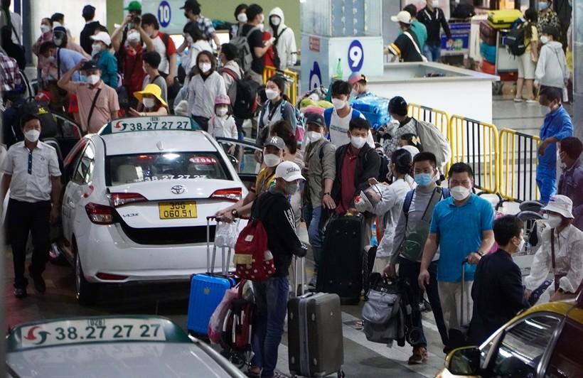 Chờ lấy hành lý gánh thêm phí taxi, Cục Hàng không chỉ đạo nóng