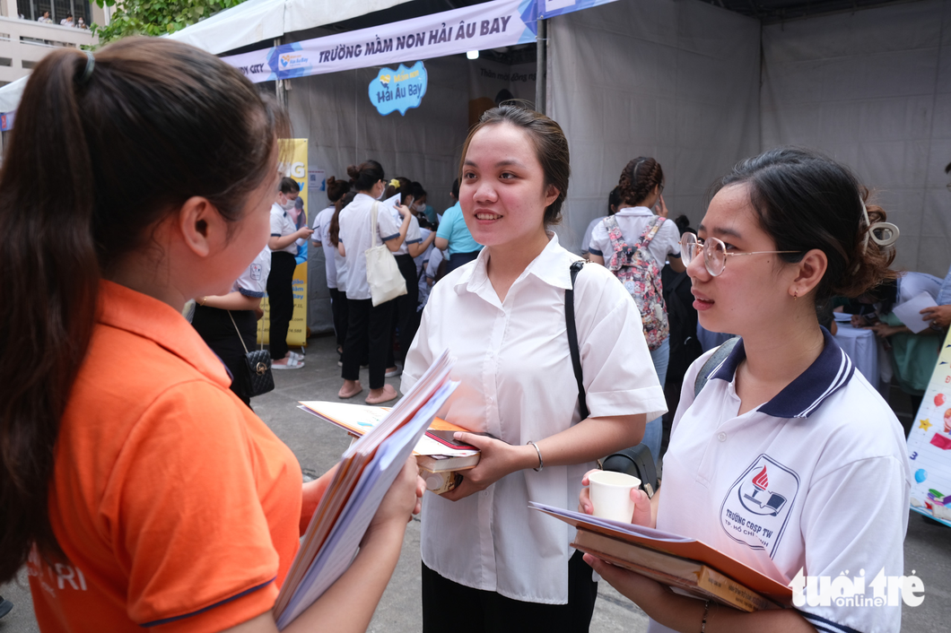 1.000 sinh viên ngành giáo dục mầm non tìm cơ hội tại ngày hội việc làm - Ảnh 1.