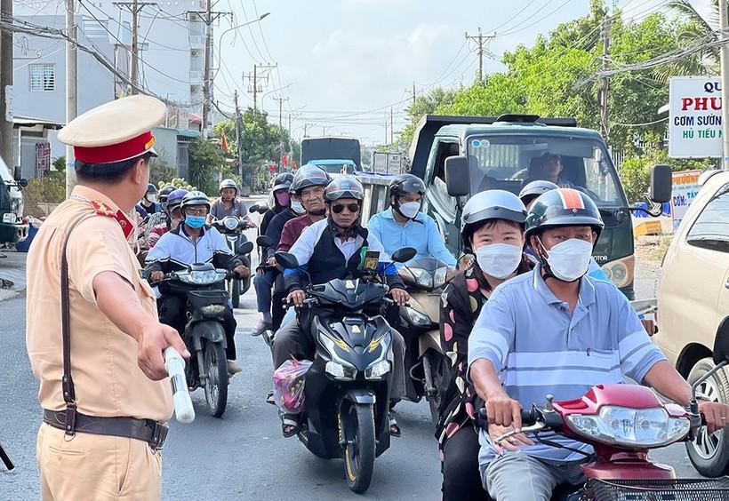 Xe chuyển bệnh nhân va chạm xe máy khiến một thanh niên tử vong  ảnh 2