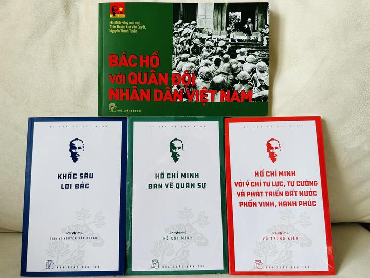 Một số tác phẩm mới nhất vừa ấn hành trong Tủ sách Di sản Hồ Chí Minh - Ảnh: TR.N