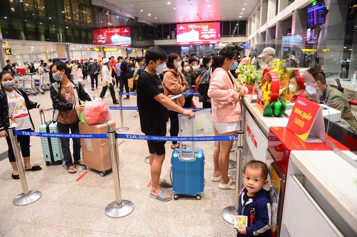 Chính phủ lý giải vì sao tiếp tục áp giá trần, bỏ giá sàn vé máy bay - Ảnh 1. Chính phủ lý giải vì sao tiếp tục áp giá trần, bỏ giá sàn vé máy bay - Ảnh 1.
