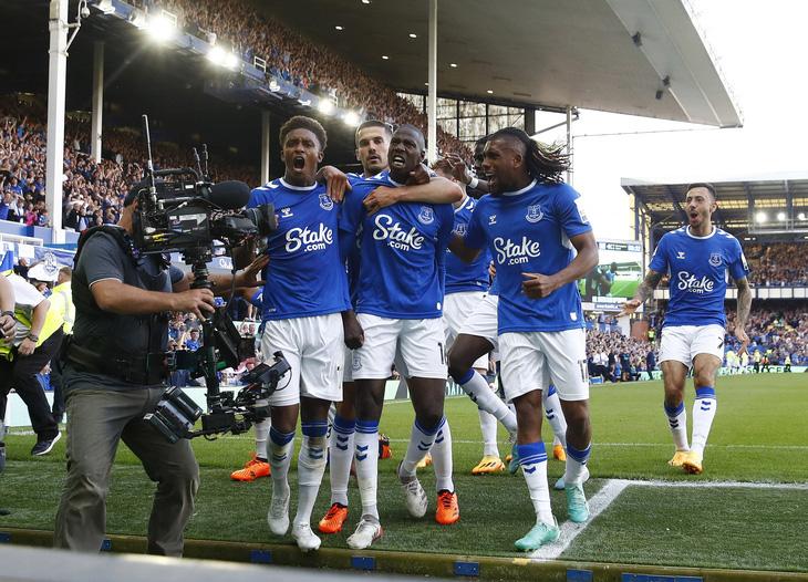 Leicester City xuống hạng 7 năm sau khi vô địch Premier League - Ảnh 2. Leicester City xuống hạng 7 năm sau khi vô địch Premier League - Ảnh 2.