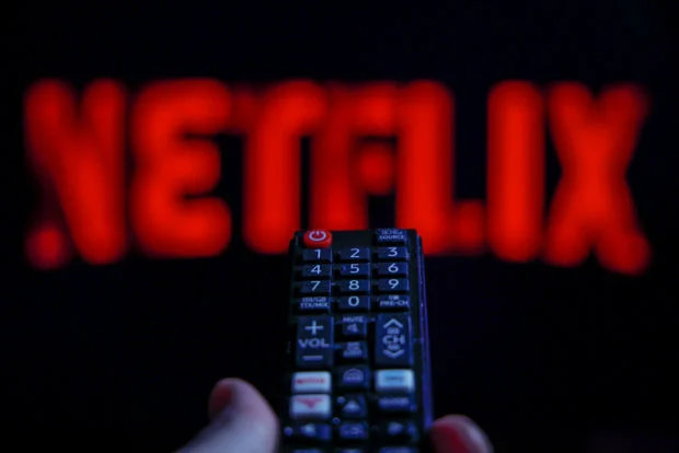 Netflix vừa làm một điều khiến 100 triệu người dùng toàn thế giới phẫn nộ: Lũ lượt rủ nhau hủy đăng ký - Ảnh 2.