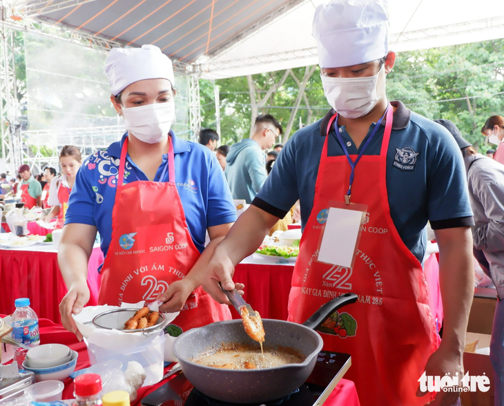 TP.HCM tuyên dương 50 gia đình văn hóa, hạnh phúc - Ảnh 3.