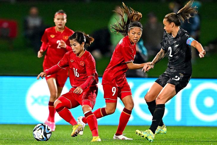 Dương Thị Vân (16) trong trận thua 0-2 trước New Zealand - Ảnh: Getty