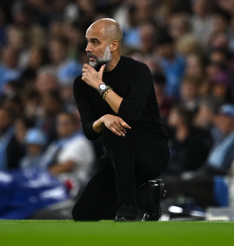 HLV Pep Guardiola lên bàn mổ khẩn cấp ảnh 1