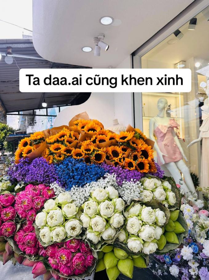 9X bỏ 3 triệu "đu trend" gánh hoa thu Hà Nội, cho khách chụp free nhưng vẫn khẳng định: Mình lãi, không lỗ! - Ảnh 2.