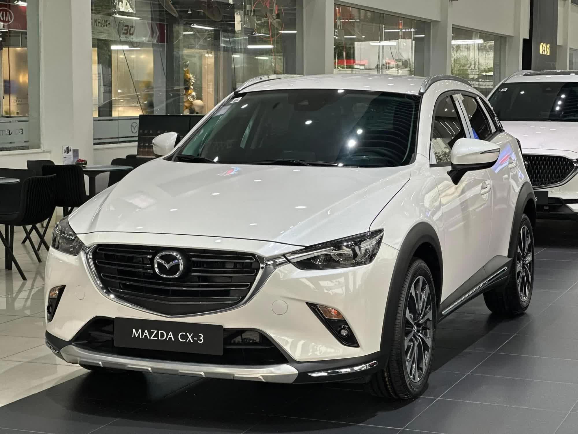 Mazda CX-3 tiếp tục có mặt trong danh sách được điều chỉnh giá lần này. Với giá bán mới, Mazda CX-3 trở thành xe có giá rẻ thứ 2 trong phân khúc SUV cỡ B, chỉ xếp sau MG ZS - Ảnh: Đại lý Mazda/Facebook