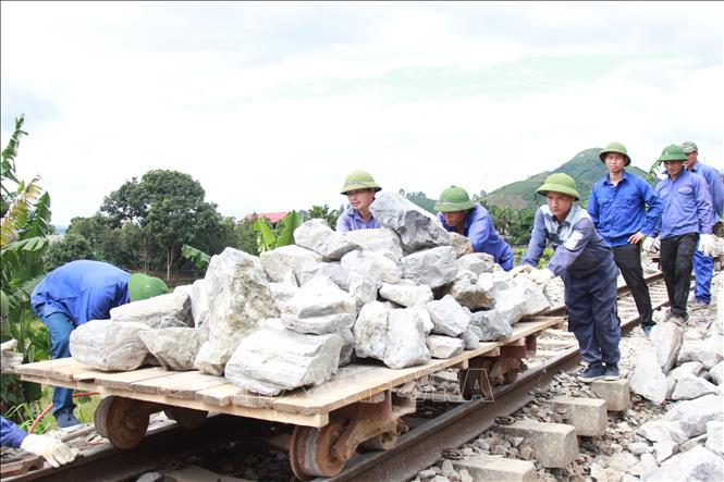 Thông tuyến đường sắt Hà Nội - Lào Cai - Ảnh 2.