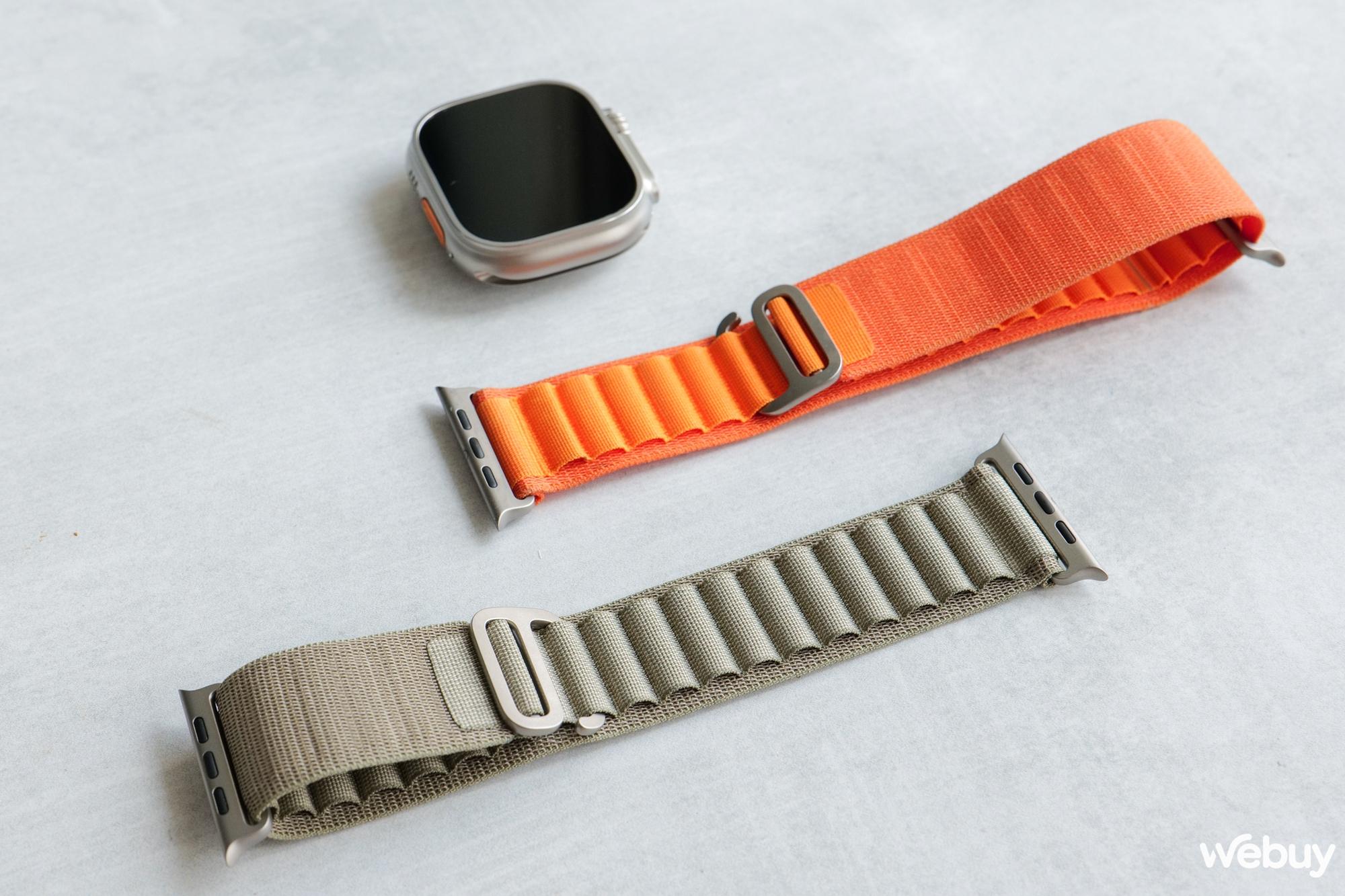 Mở hộp Apple Watch Ultra 2: Thiết kế không đổi, có tính năng "búng tay" thú vị, tìm iPhone cực chính xác, giá 22 triệu - Ảnh 6.