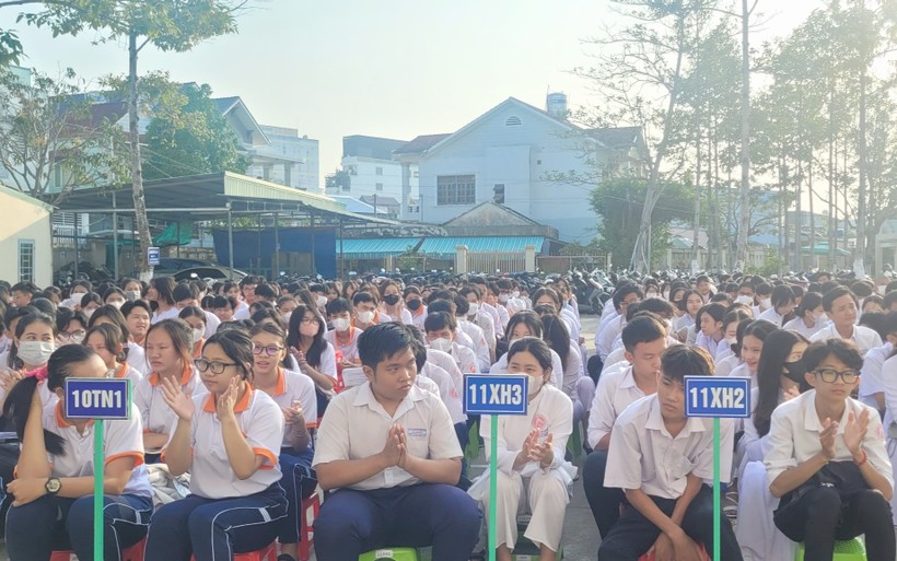 Học sinh tham dự buổi sinh hoạt chuyên đề.