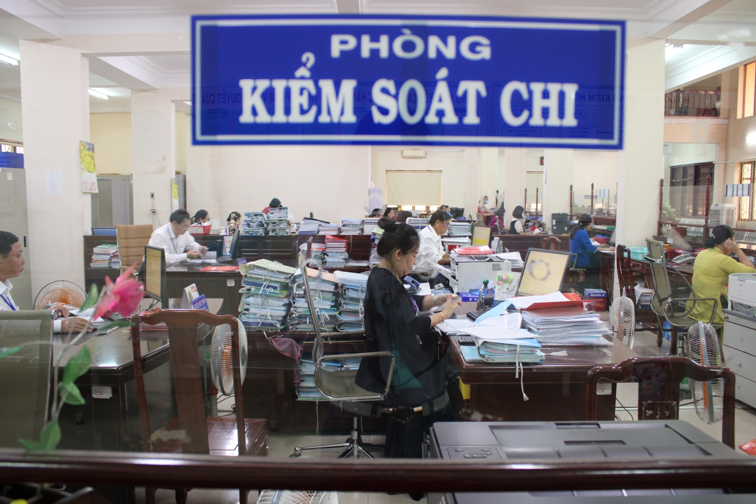 KBNN yêu cầu các đơn vị thực hiện tiếp nhận đúng thành phần, số lượng hồ sơ được quy định gửi KBNN. Ảnh: Thùy Linh.