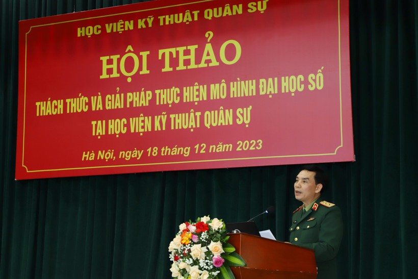 Trung tướng, GS.TS Lê Minh Thái - Giám đốc Học viện Kỹ thuật Quân sự phát biểu tại hội thảo.