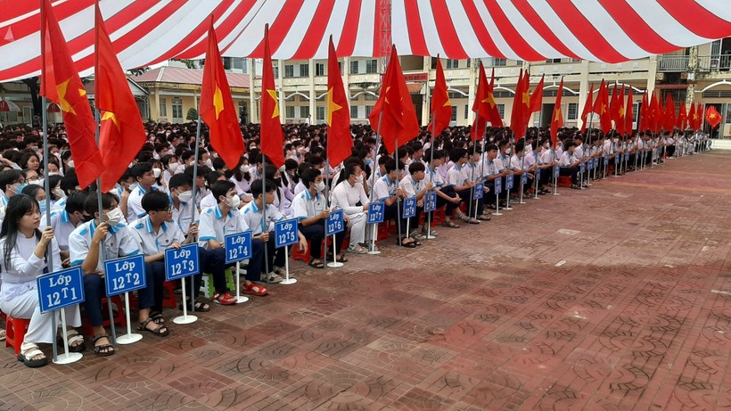 HS huyện Đầm Dơi (Cà Mau) trong ngày khai giảng.