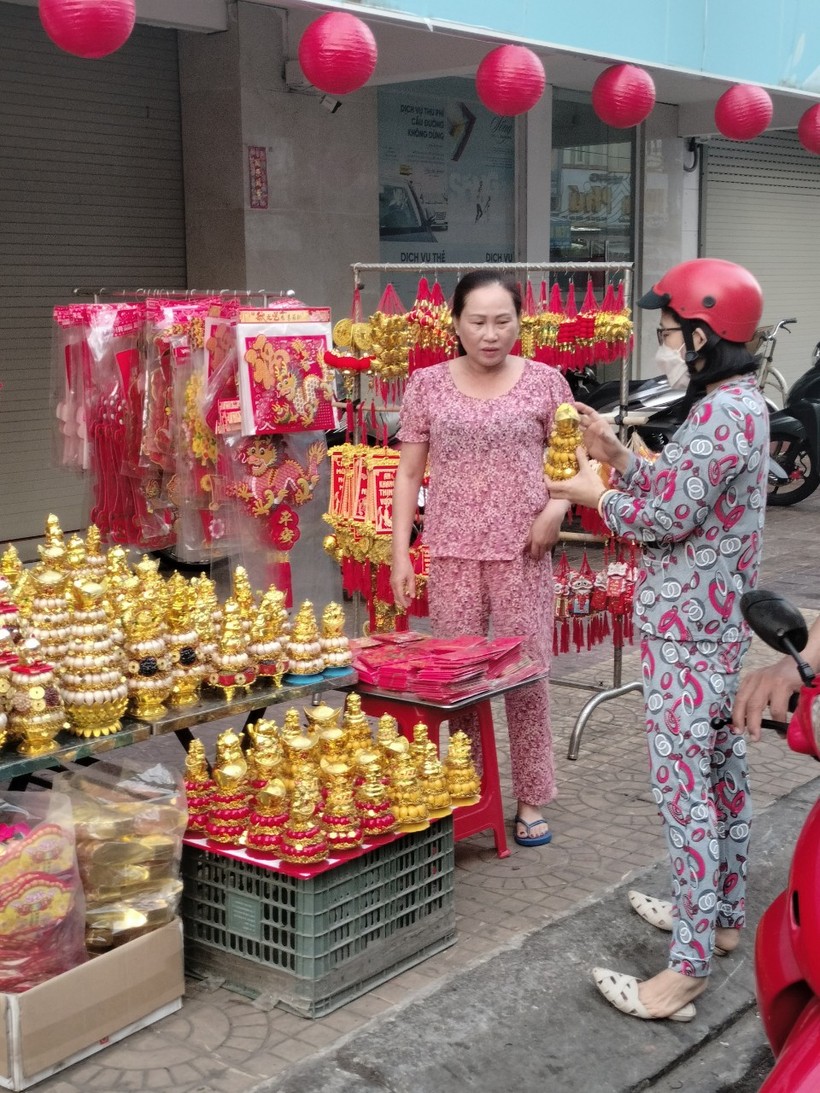 Tuyến đường bán sản phẩm trang trí Tết.