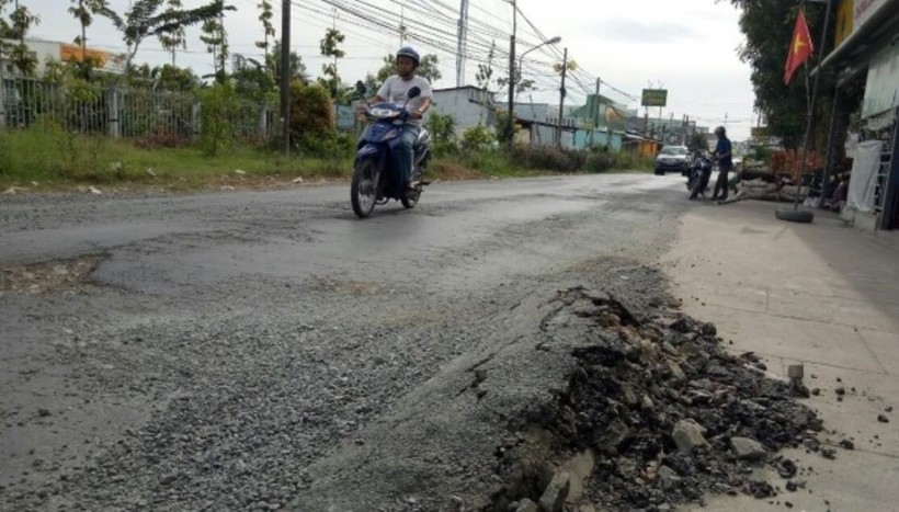 Cử tri Sóc Trăng kiến nghị sửa chữa, nâng cấp tuyến quốc lộ 61B để đảm bảo an toàn giao thông.