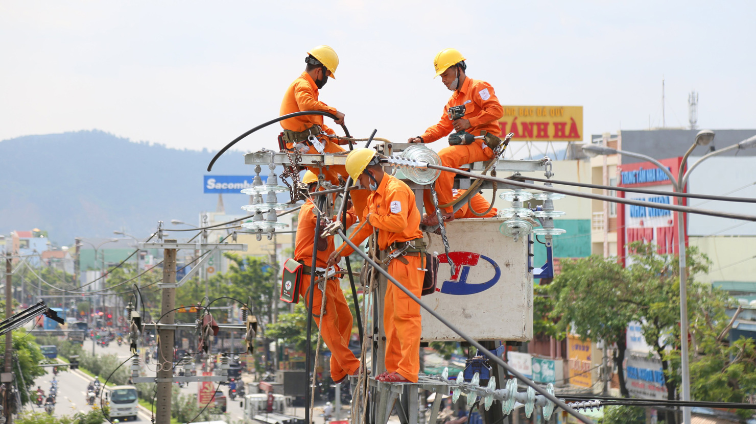 EVN yêu cầu các đơn vị lập và thực hiện phương án đảm bảo cung cấp điện trong thời gian nghỉ Giỗ Tổ Hùng Vương và lễ 30/4, 1/5