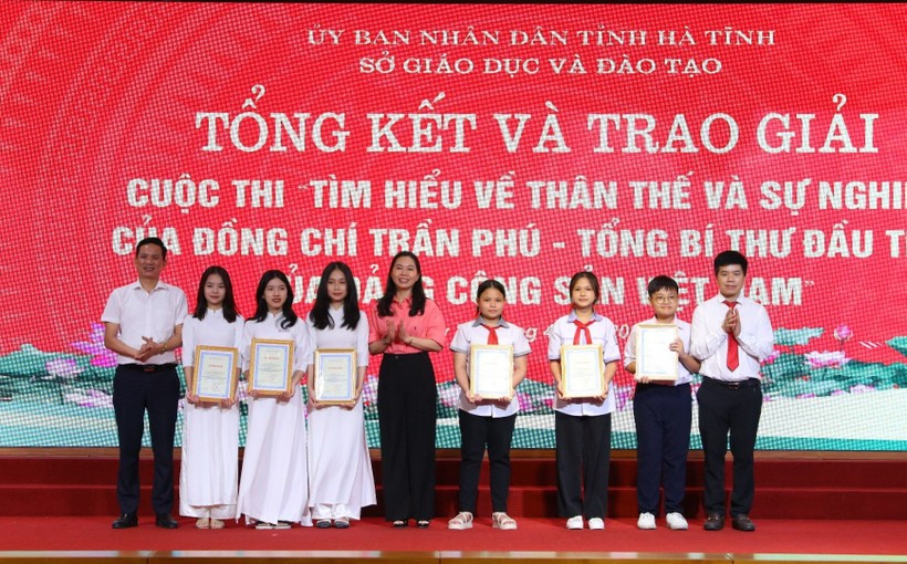 6 thí sinh nhận giải Nhì.