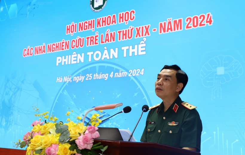 GS.TS, Trung tướng Lê Minh Thái - Giám đốc Học viện Kỹ thuật quân sự phát biểu tại hội nghị.