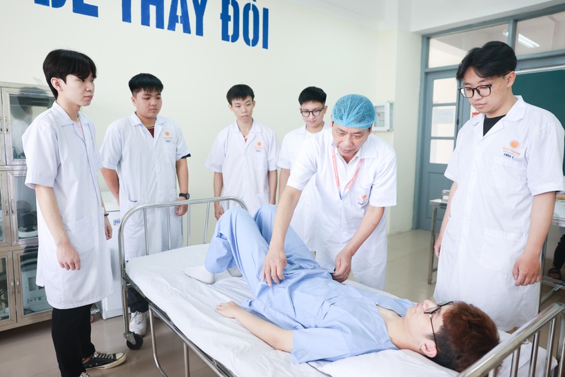 Sinh viên khối ngành Sức khoẻ DNU được thực hành, chỉ tay bắt việc tại các bệnh viện lớn của Trung ương và Hà Nội