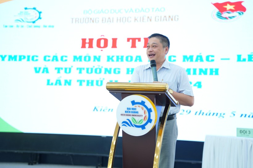 TS Nguyễn Hữu Thọ - Phó Hiệu trưởng Trường ĐH Kiên Giang phát biểu tại hội thi.