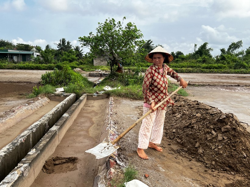 Nghề muối truyền thống tại Bàng La dần mai một.