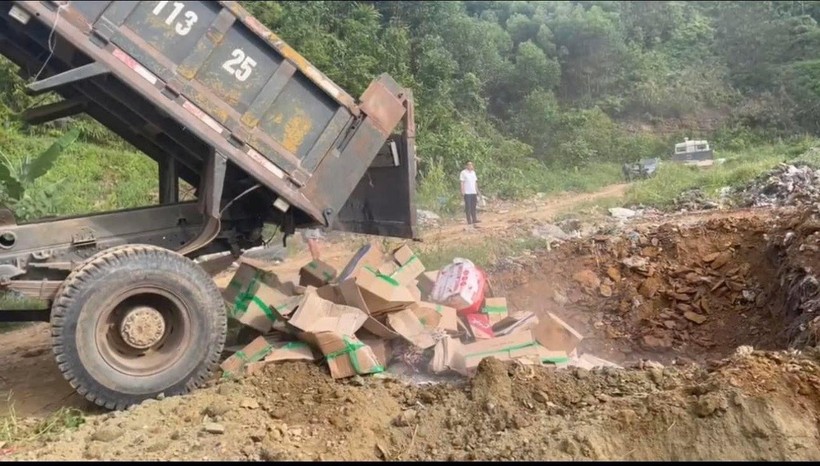 Gần 20 tấn chân gà không rõ nguồn gốc đã được tiêu hủy theo quy định.