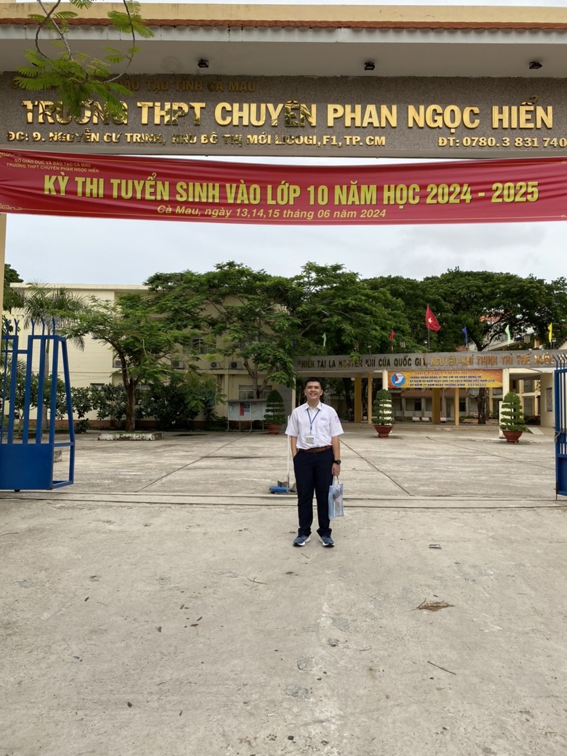 Nguyễn Hoàng Nhật Đình tham dự Kỳ thi tuyển sinh lớp 10 tại Trường THPT chuyên Phan Ngọc Hiển (TP Cà Mau).