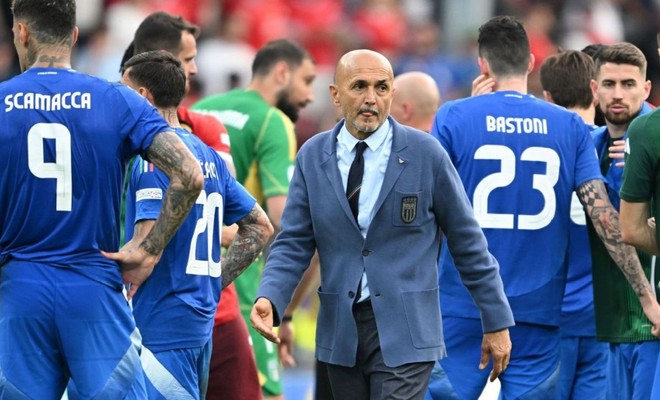 HLV Luciano Spalletti tiếp tục dẫn dắt Italia