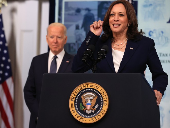 Sau khi Tổng thống Joe Biden rút lui - Phó Tổng thống Kamala Harris nhiều khả năng sẽ được Đảng Dân chủ đề cử làm ứng cử viên chạy đua vào Nhà Trắng với ông Donald Trump