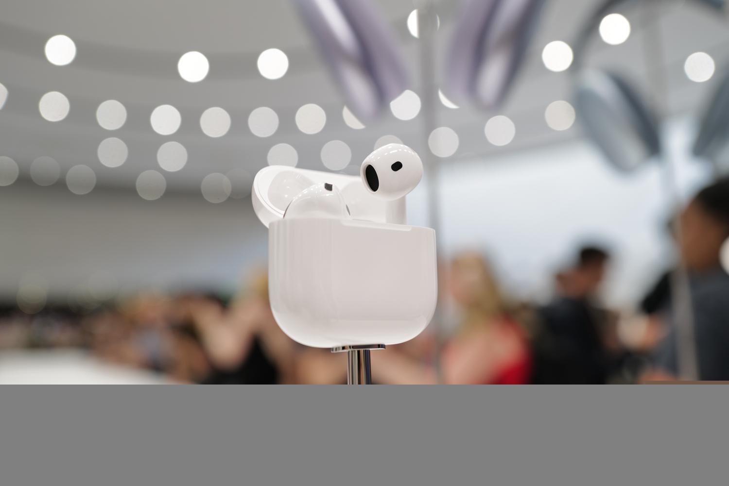 Trên tay Apple AirPods 4 và AirPods Max: Bản thường cũng có ANC, bản Pro thêm tính năng trợ thính, bản Max nâng cấp nhẹ- Ảnh 4.