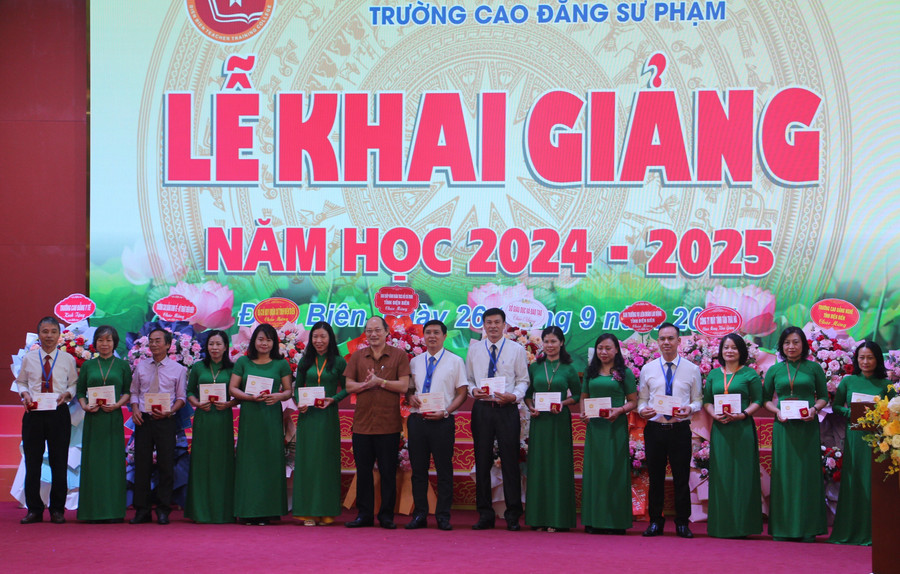 khai-giang-4.JPG
