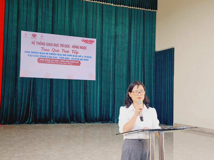 Phó Chủ tịch huyện Chiêm Hóa Hà Thị Minh Quang xúc động cảm ơn sự quan tâm của Báo GD&TĐ và Hệ thống Giáo dục Trí Đức Hồng - Ngọc dành cho địa phương. pct-1784.jpg