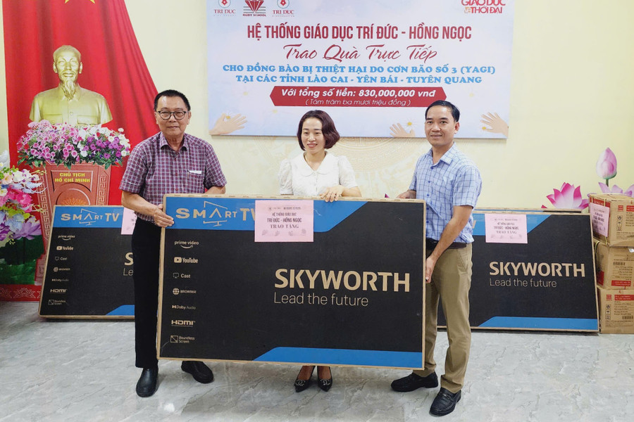 Trao tặng tivi cho Trường Mầm non Quy Mông. tv-7122.jpg