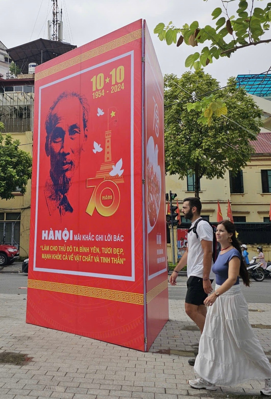 ky-niem-70-nam-ngay-giai-phong-thu-do-ha-noi-ruc-ro-sac-mau-7-2059.jpg