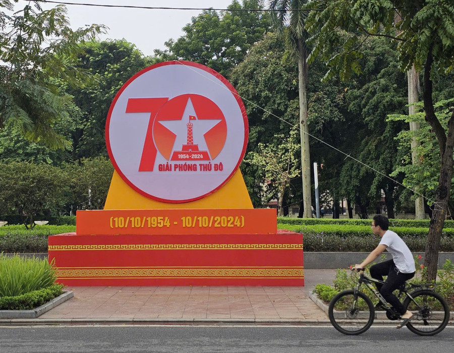 ky-niem-70-nam-ngay-giai-phong-thu-do-ha-noi-ruc-ro-sac-mau-9-6412.jpg