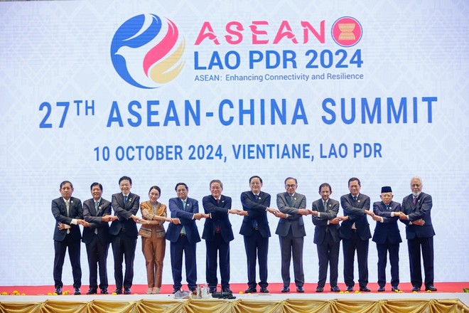 Lãnh đạo các nước ASEAN và Trung Quốc tại Hội nghị Cấp cao ASEAN -Trung Quốc lần thứ 27