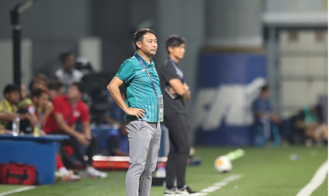 HLV Vũ Hồng Việt không hài lòng với trận hòa Tampines Rovers.