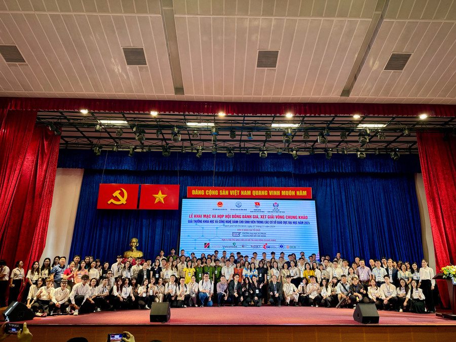 Đông đảo sinh viên từ ba miền hội tụ tại vòng chung khảo. Ảnh: Thùy Linh.