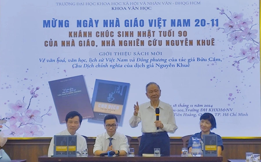 Khoa Văn học Trường Đại học Khoa học Xã hội và Nhân văn - Đại học Quốc gia TPHCM tổ chức lễ mừng ngày Nhà giáo Việt Nam 20/11 và Khánh chúc sinh nhật tuổi 90 của nhà giáo, nhà nghiên cứu Nguyễn Khuê.