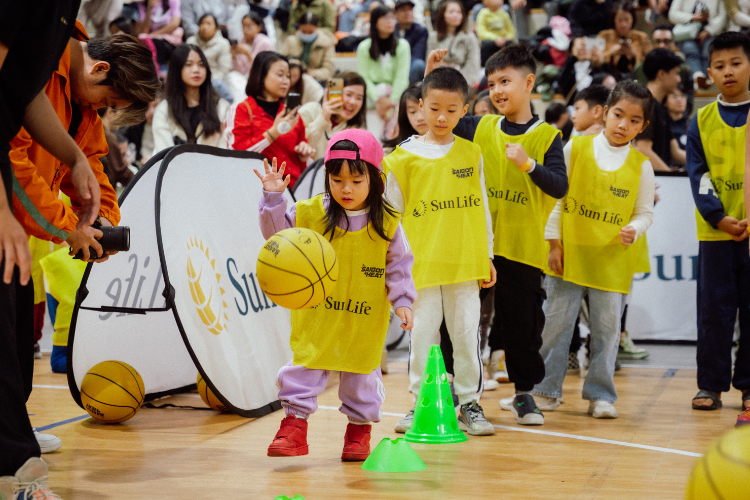 Sun Life phối hợp với Saigon Heat tổ chức loạt Chương trình Ngày hội bóng rổ High Hoops.