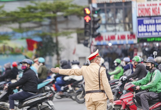 Tập trung phân luồng tại các nút giao trọng điểm để phòng ngừa ùn tắc