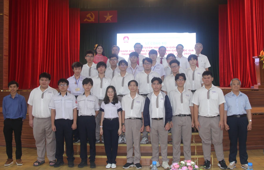 Đội tuyển môn Toán học của TPHCM tham gia kỳ thi học sinh giỏi Quốc gia.