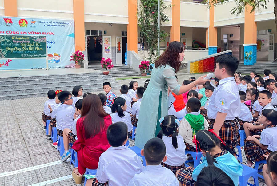 Trường Tiểu học Trần Thị Bưởi (TP Thủ Đức) tổ chức hoạt động kể chuyện Bác Hồ, lồng ghép sinh hoạt ý nghĩa Kỷ niệm 95 năm ngày thành lập truong-hoc-chao-mung-95-nam-ngay-thanh-lap-dang-cong-san-viet-nam-5.jpg