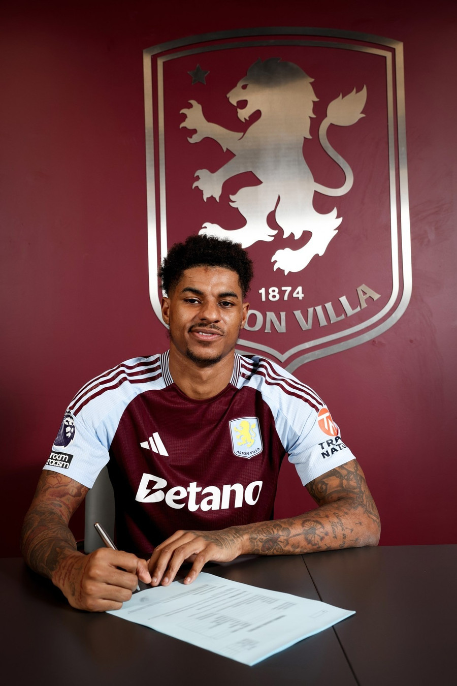 marcus-rashford-aston-villa-sign.jpg