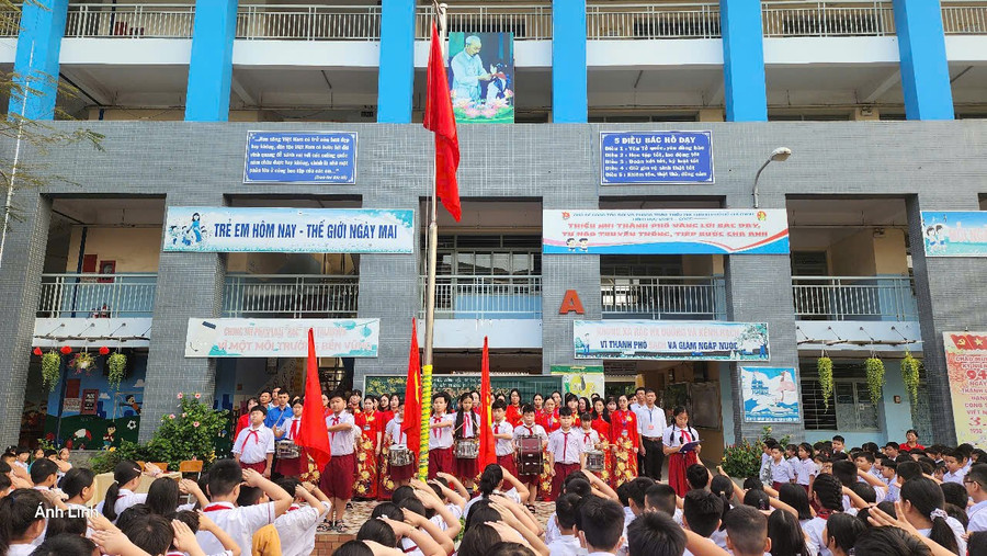 Sau Lễ chào cờ và Trường tiểu học Mỹ Thủy tổ chức sinh hoạt truyền thống Kỷ niệm 95 năm ngày thành lập Đảng Cộng sản Việt Nam. truong-hoc-chao-mung-95-nam-ngay-thanh-lap-dang-cong-san-viet-nam-4.jpg