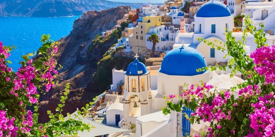 Hàng trăm trận động đất nhỏ ở Santorini đã làm dấy lên lo ngại về một vụ phun trào núi lửa.